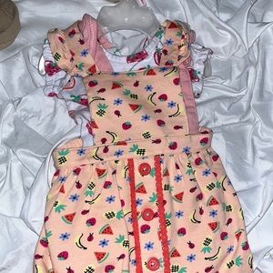 It’s a baby girl outfit.